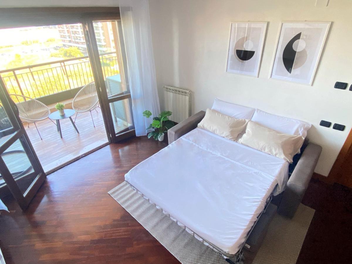 Sunset Escape Apartment - Panoramic Terrace Fiumicino Zewnętrze zdjęcie